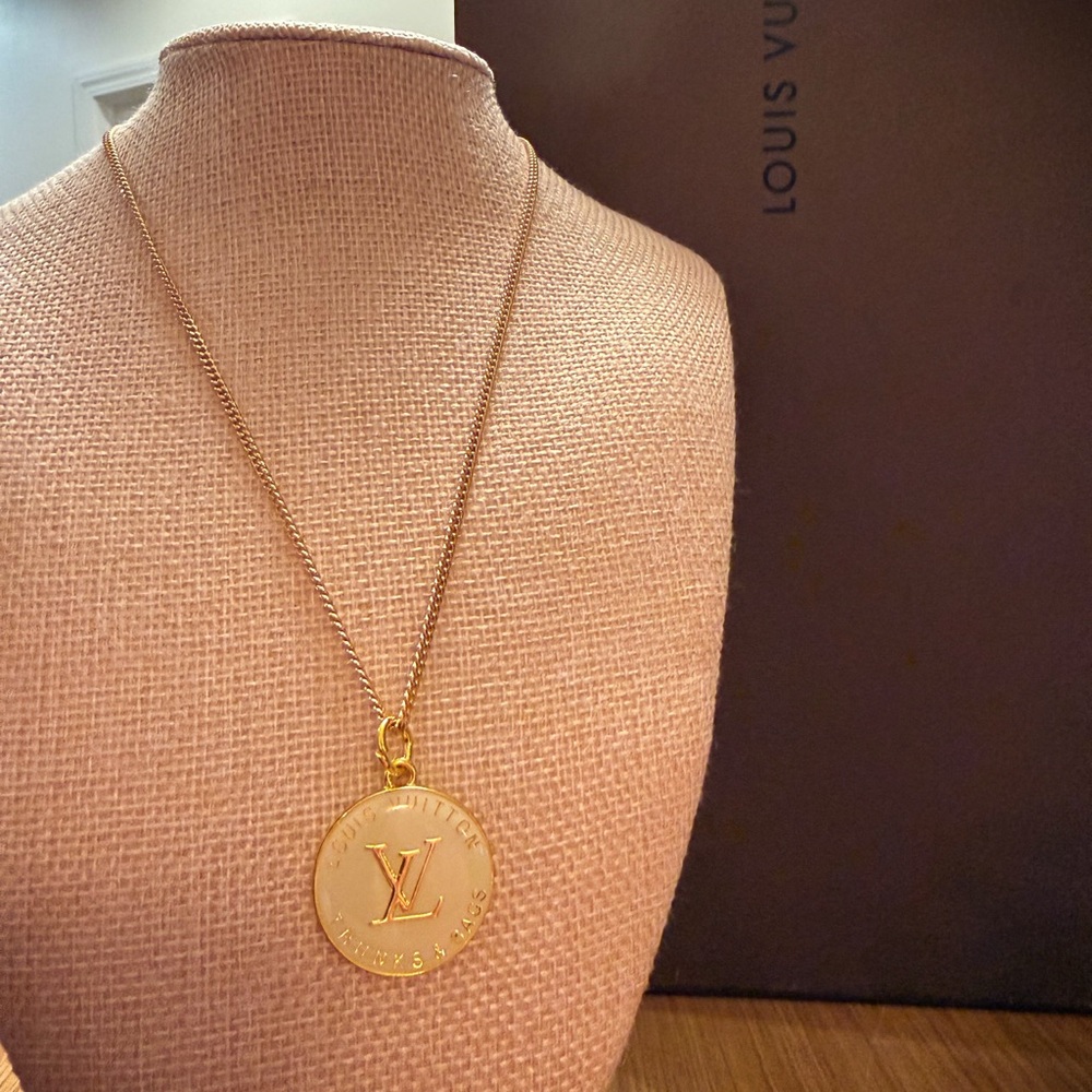 Louis Vuitton Gold and Cream Round LV Pendant Necklace - Picture 2 of 3